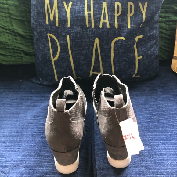 NWT Gray Mia Wedge Sneaker Bootie 9 - Picture 2 of 5